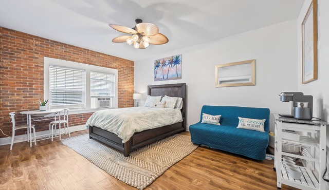Updated Studio in Downtown Long Beach - Walk to Everything