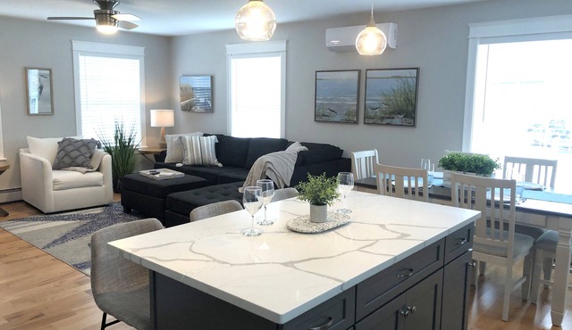 Upscale Spacious OOB Beach House - Seasonal Heated Pool