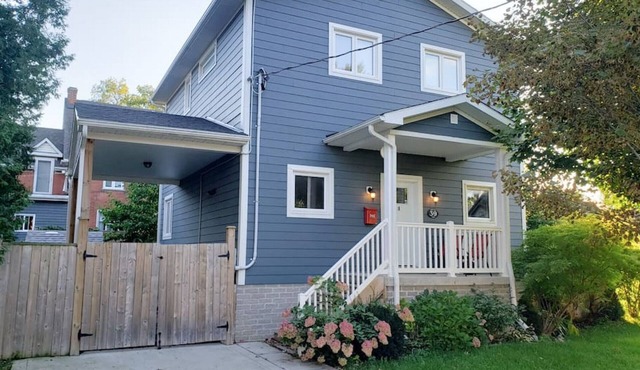 Uptown Blue - Walk to Everything - Monthly rates!