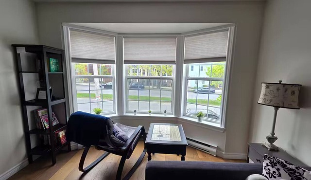 Uptown Prime Location 3 beds 2.5 bath backyard