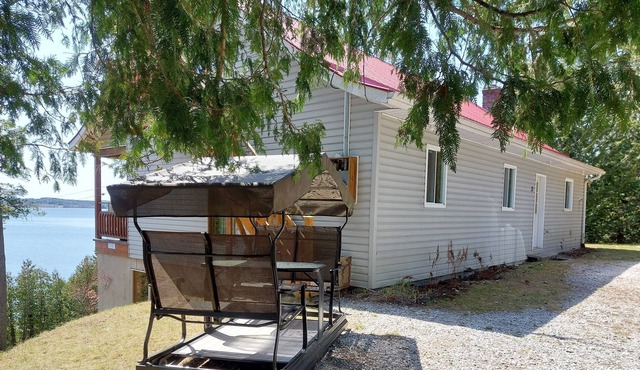 Very large secluded waterfront cottage