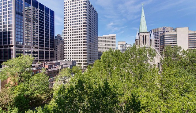 Vibrant 2BR, Near Old Montreal w/Hot tub