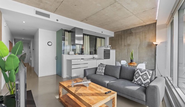 Vibrant 2BR- Near Old Montreal w/Hot tub