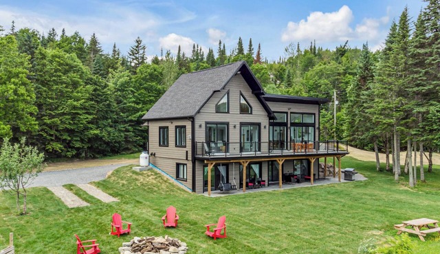 Villa du Lac Poulin waterfront