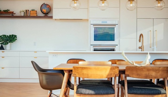 Wake to sweeping Okanagan Lake views at The Noma, a designer retreat in Kelowna’s Upper Mission. Enjoy the saltwater pool, sauna, and seamless indoor-outdoor living near top wineries, beaches, and trails, the perfect mix of luxury, comfort & calm.