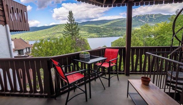 Wake up to a view of Lake Tremblant · 2-bedroom condo · 5 minutes from the pedestrian village