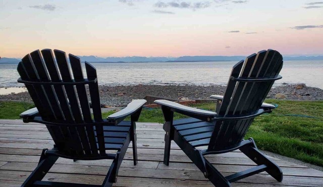 Walk-On Oceanfront Home Steps From Stories Beach
