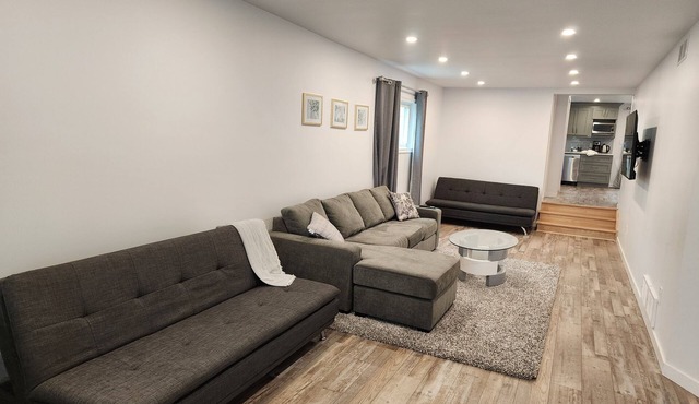 Walk to the Falls & Attractions! Modern, clean & comfortable 4 bedroom house