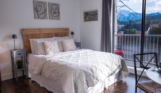 Wanderlust Studio Suite with Private Patio