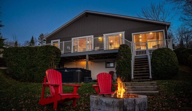 Water Front, hot tub with sunset, beach private