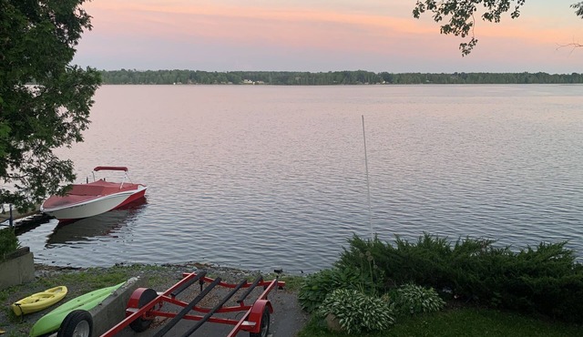 Waterfront 4 Bedroom Home With Spectacular Views