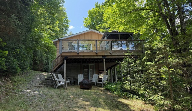Waterfront Cottage in Baysville