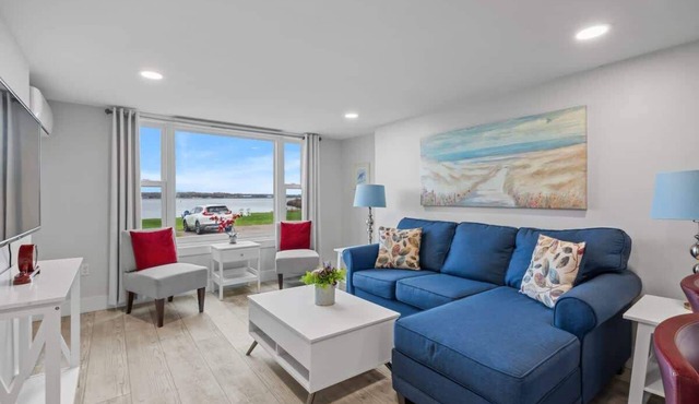 Waterfront Deluxe 1 Bedroom Condo Downtown Ch'town