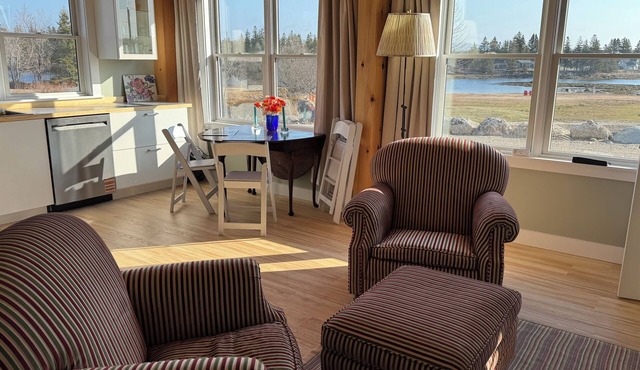 Waterfront ground floor post &beam apartment, walk to lobster pound, great views