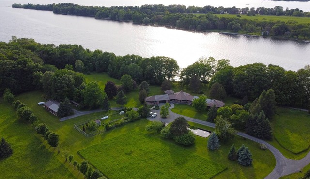 Waterfront Large Family Home 1000 islands