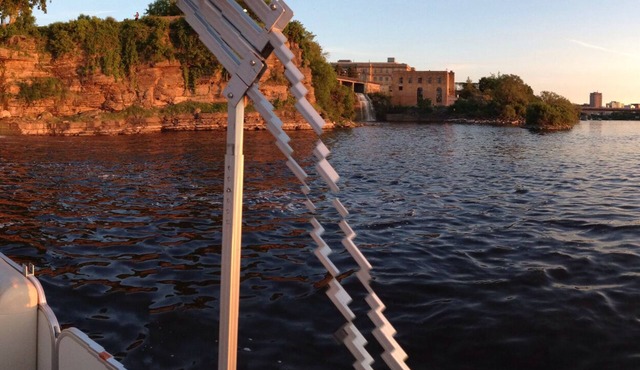 Waterfront Penthouse Condo facing Parliament Hill and Ottawa River Sleep 4!