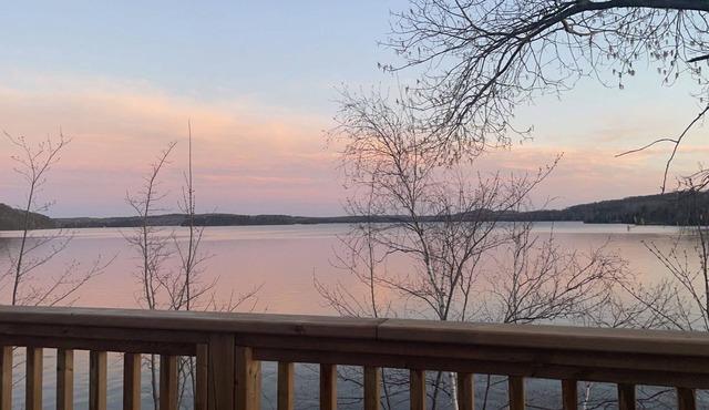Waterfront private new cottage in Papineau Lake