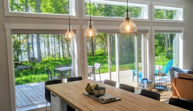 Waterfront retreat on Annapolis Basin - private; hot tub; fully equipped kitchen