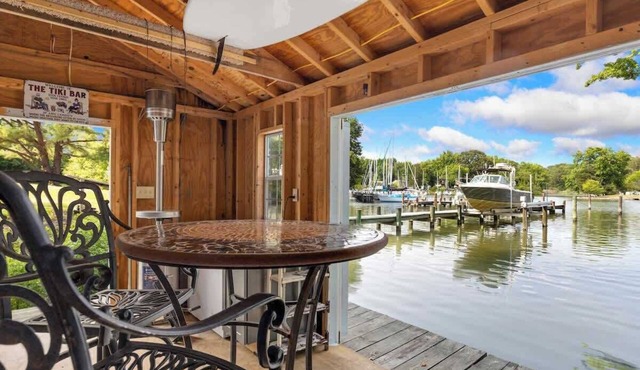 Waterfront Unit | Dock, Kayaks & SUPs Included