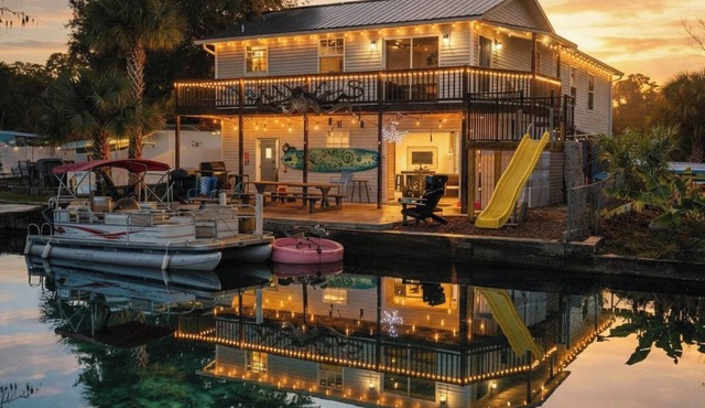 Waterfront Weeki Wachee Home w/Dock & Game Room!