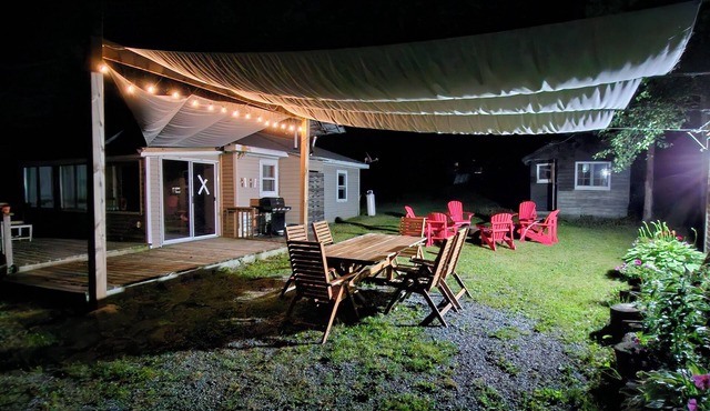 We invite you to enjoy cozy cottage on Howe Island.