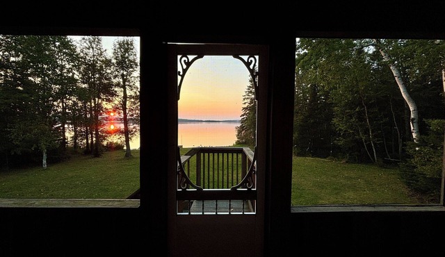Welcome to Cedar Shores! 3 Bedroom Cottage with Loft on Wasi Lake