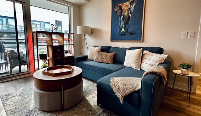 Welcome to our modern, relaxing, comfortable sailor’s refuge