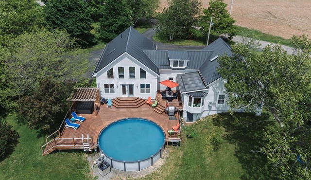 Wentworth Private Cottage with Hot Tub