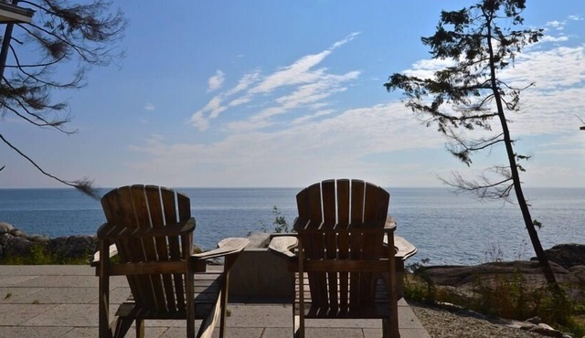 West Coast Comtemporay, low bank ocean front, south facing, built in 2013