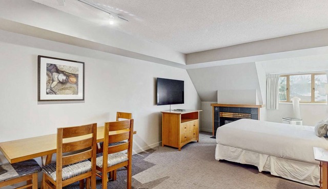 Whistler - Whistler Peak Lodge 504
