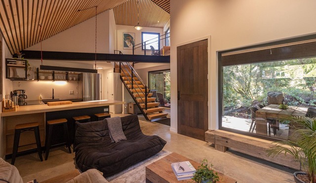 White Bear Cottage-Chesterman, OD shower, Surf, BBQ