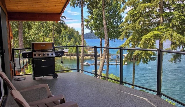 Wickham's Wake - 3BR Oceanfront - pet friendly