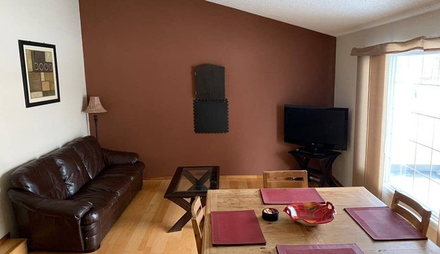 WOOD land House: Spacious 8 Bedroom House