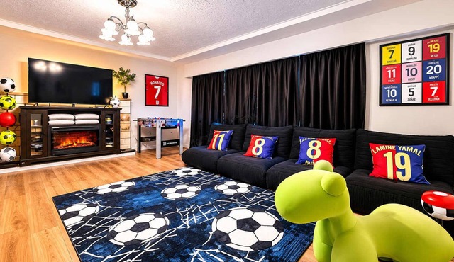 World Cup HQ ★ 6BR Fan House, near BC Place