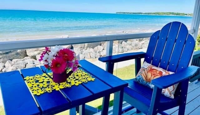 WYLDEWOOD BEACHFRONT stunning views!