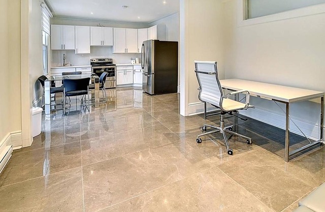 #13 · Luxury Business suite! Outremont