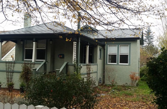 #23 Belmont Ave. in Fernwood Area - sleeps 8