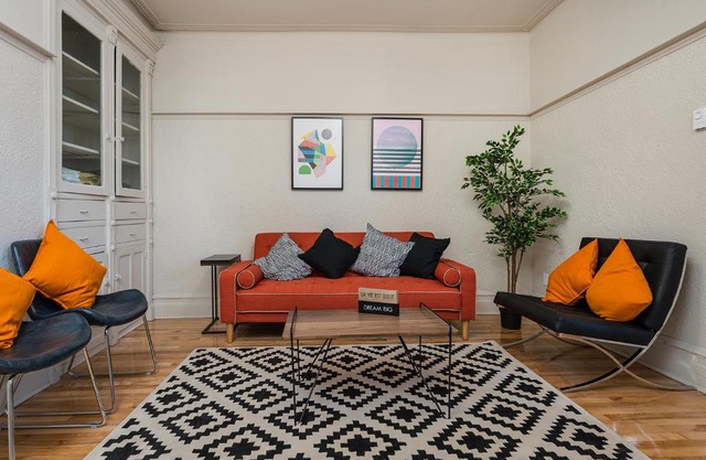 Amazing 4BR on The Plateau Mont-Royal by HomeFeel