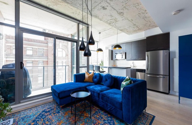 Applewood Suites - Modern Condo, Queen West