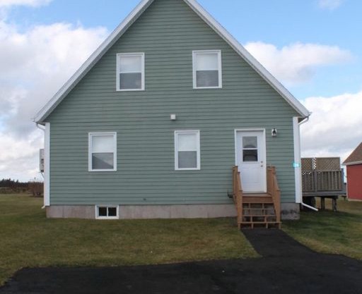 Beautiful, Four Bedroom, Cottage Bordering Cavendish National Park Beach