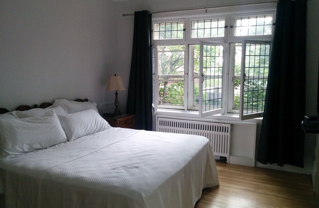 Beautiful huge townhouse in Westmount, walking distance from downtown.