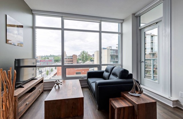 Corporate Stays - Sophisticated 1BR Urban Getaway with Modern Comfort and Style