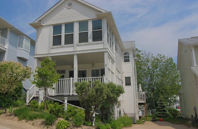 Crystal Cove Cottage - Family friendly, Private beach, Gated community!