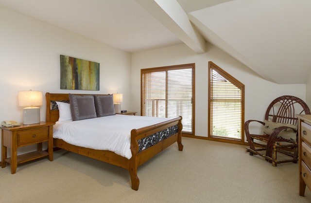 Golf Getaway w/ Hot tub, Parking