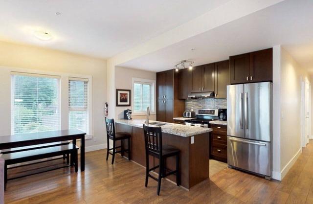 Harrison Lake View Suites - Two Bedroom Lake View Suite 1