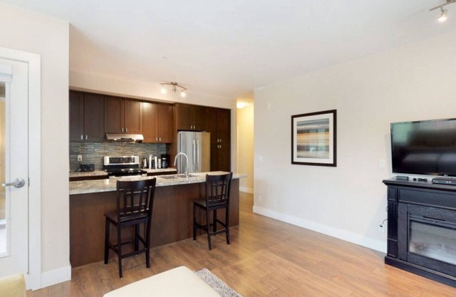 Harrison Lake View Suites: Three Bedroom Grand Suite with MountainView (1)