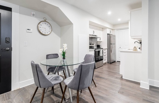 Heritage Rideau 2Br Apartment. Free Parking