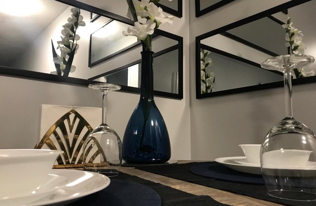 ❤ is in the Air. Perfect downtown retreat