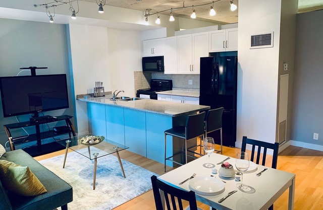 Luxury Loft in the Heart of King West | Toronto