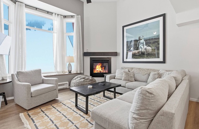Newly renovated condo in Pinnacles - BBQ, hot tub, laundry, bike to your door